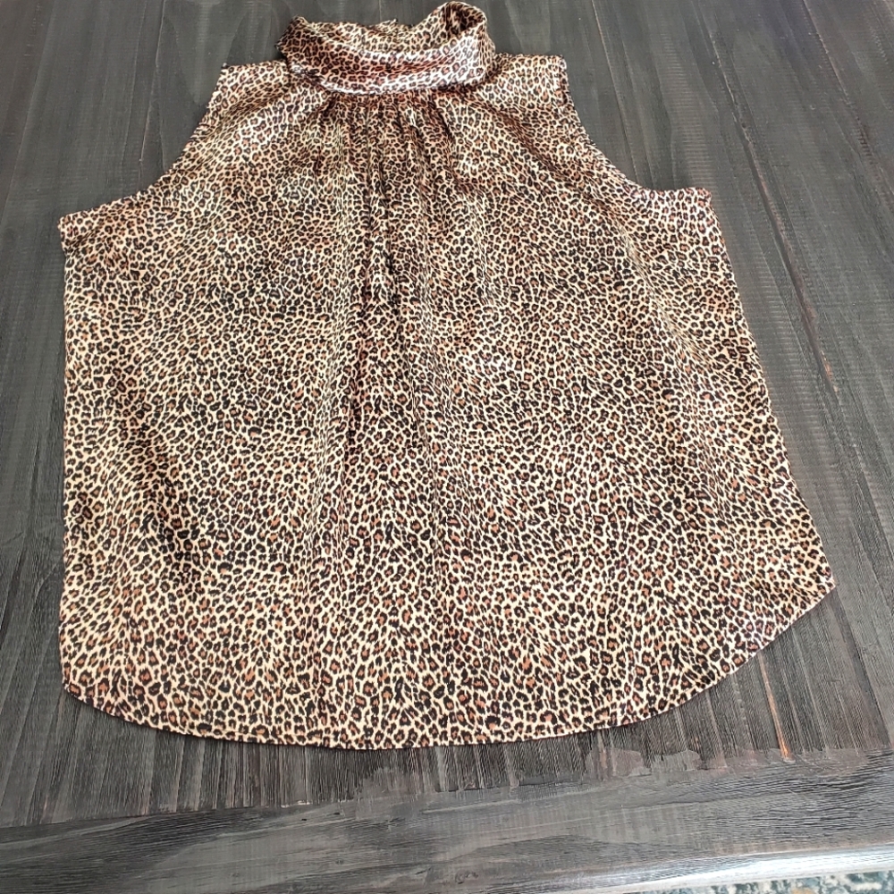 Dressbarn leopard sleeveless top